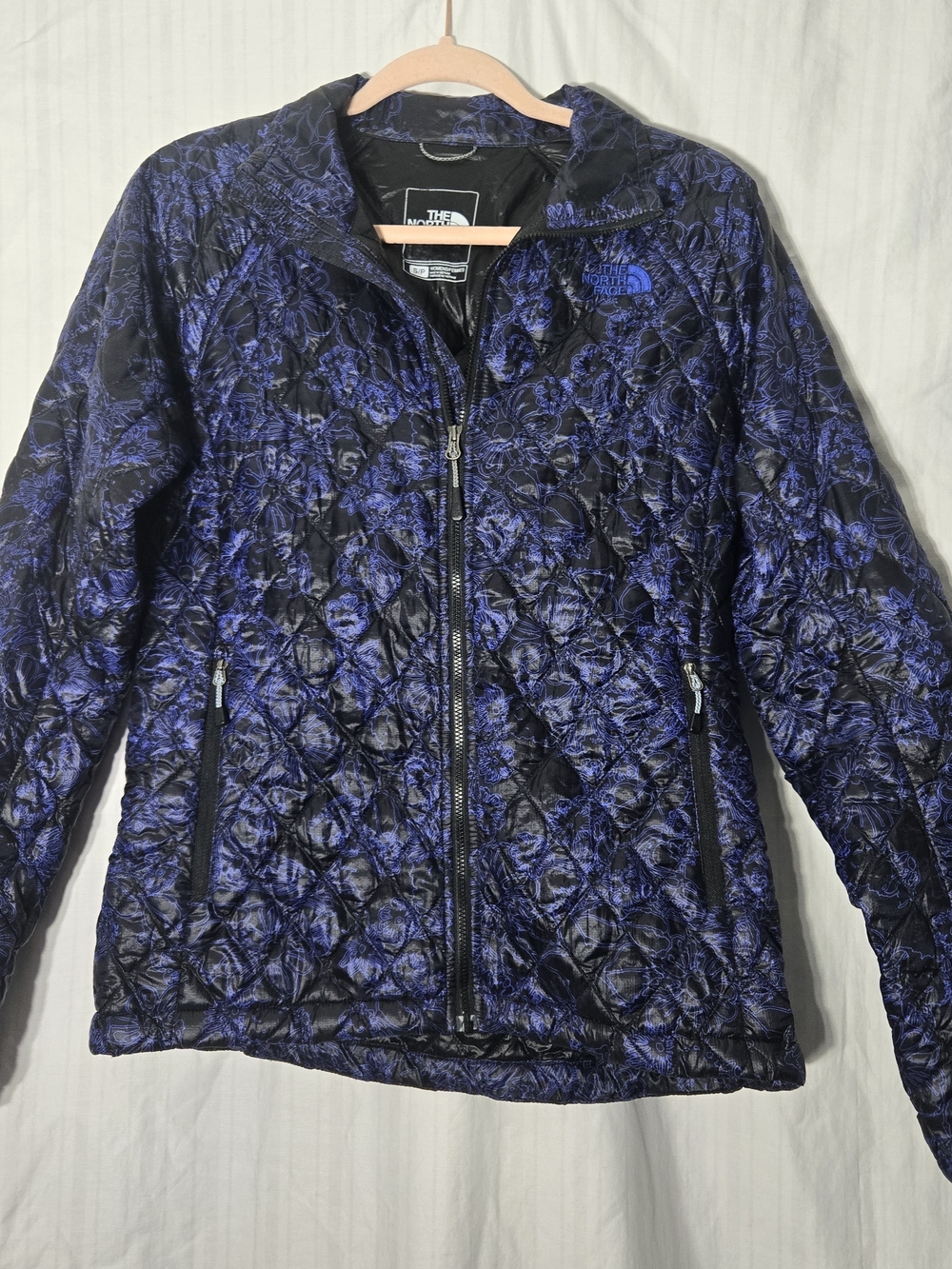 The North Face Women's ThermoBall Zip Puffer Jacket Black Blue/purple Floral Sm